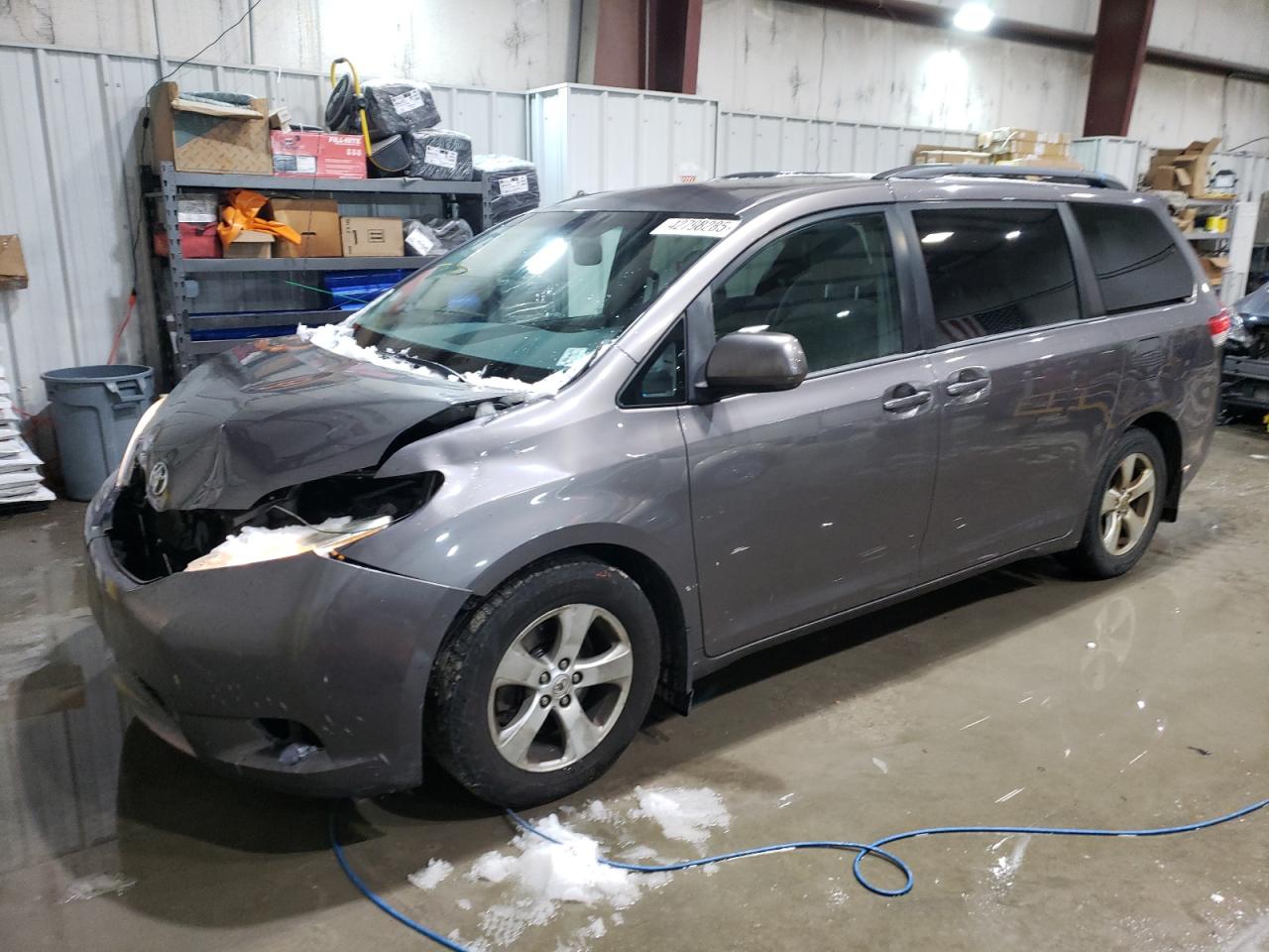 2013 Toyota Sienna - Image 1