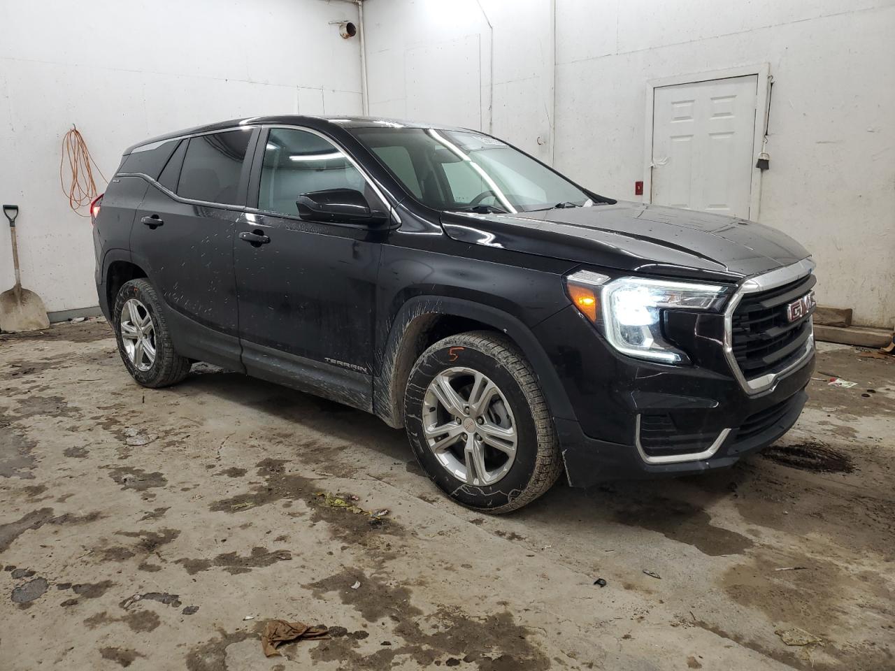 2022 GMC Terrain - Image 4