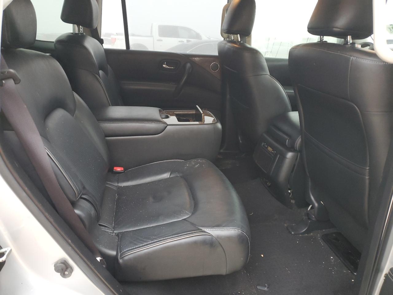 2017 Infiniti QX80 - Image 12