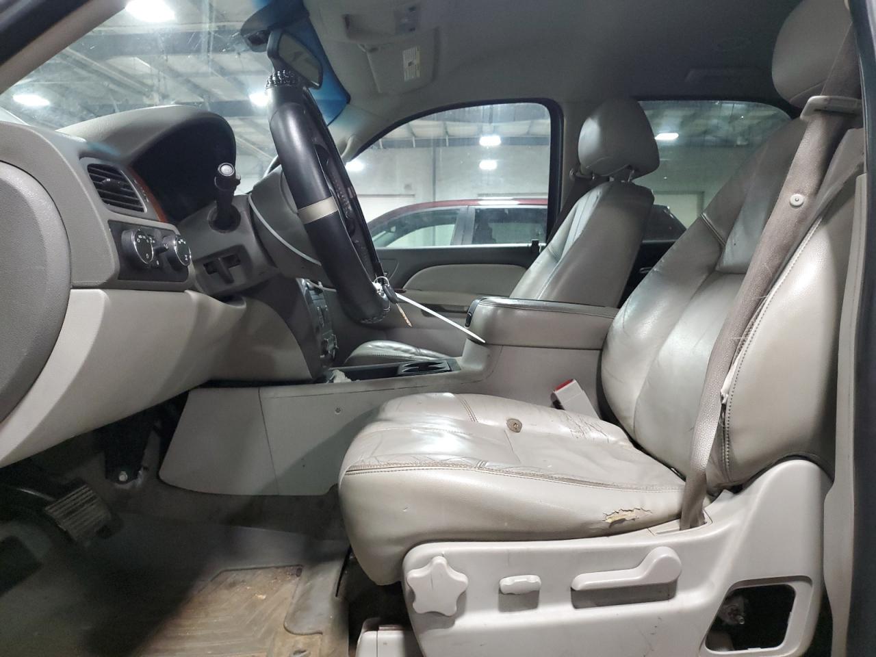 2010 Chevrolet Tahoe - Image 7