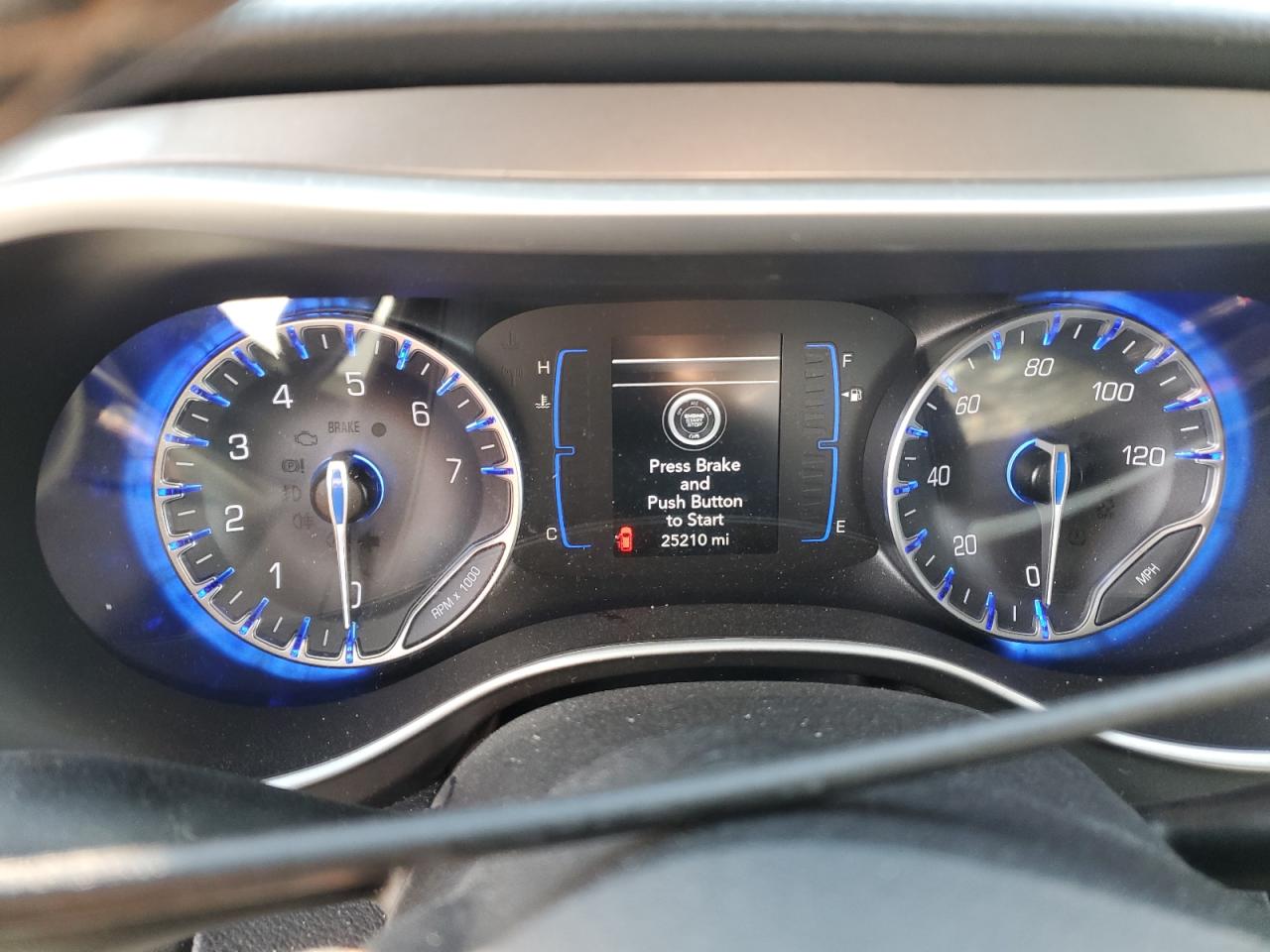 2020 Chrysler Pacifica - Image 9
