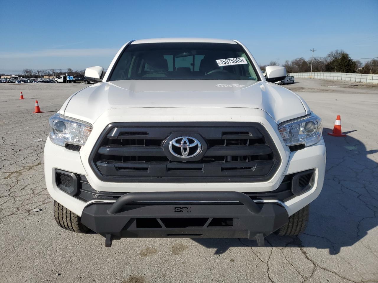 2017 Toyota Tacoma - Image 5