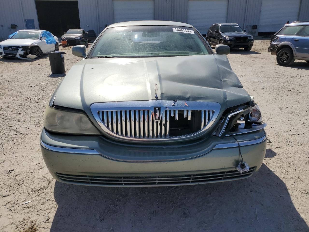 2006 Lincoln Town Car - Image 5