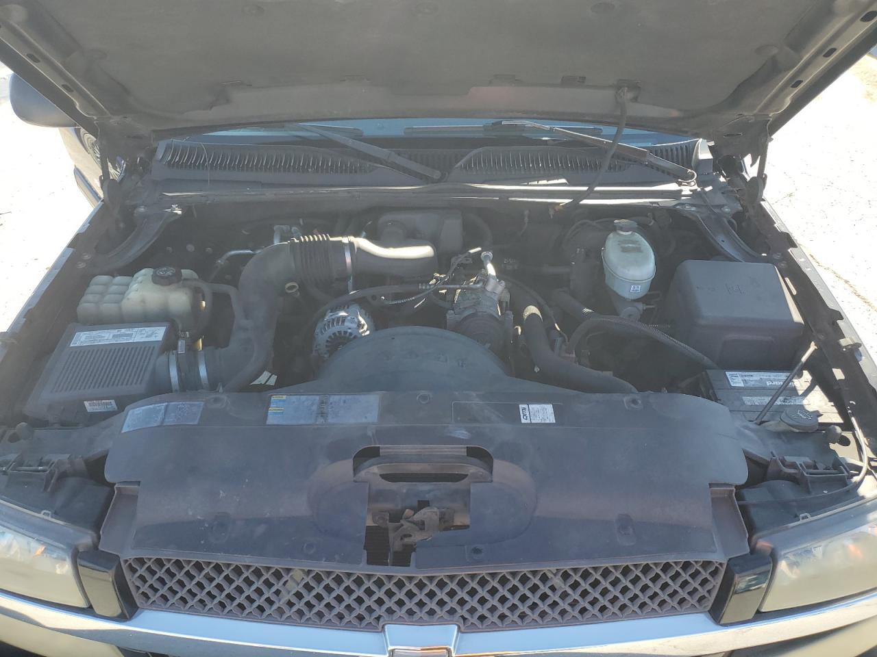 2003 Chevrolet Silverado - Image 12