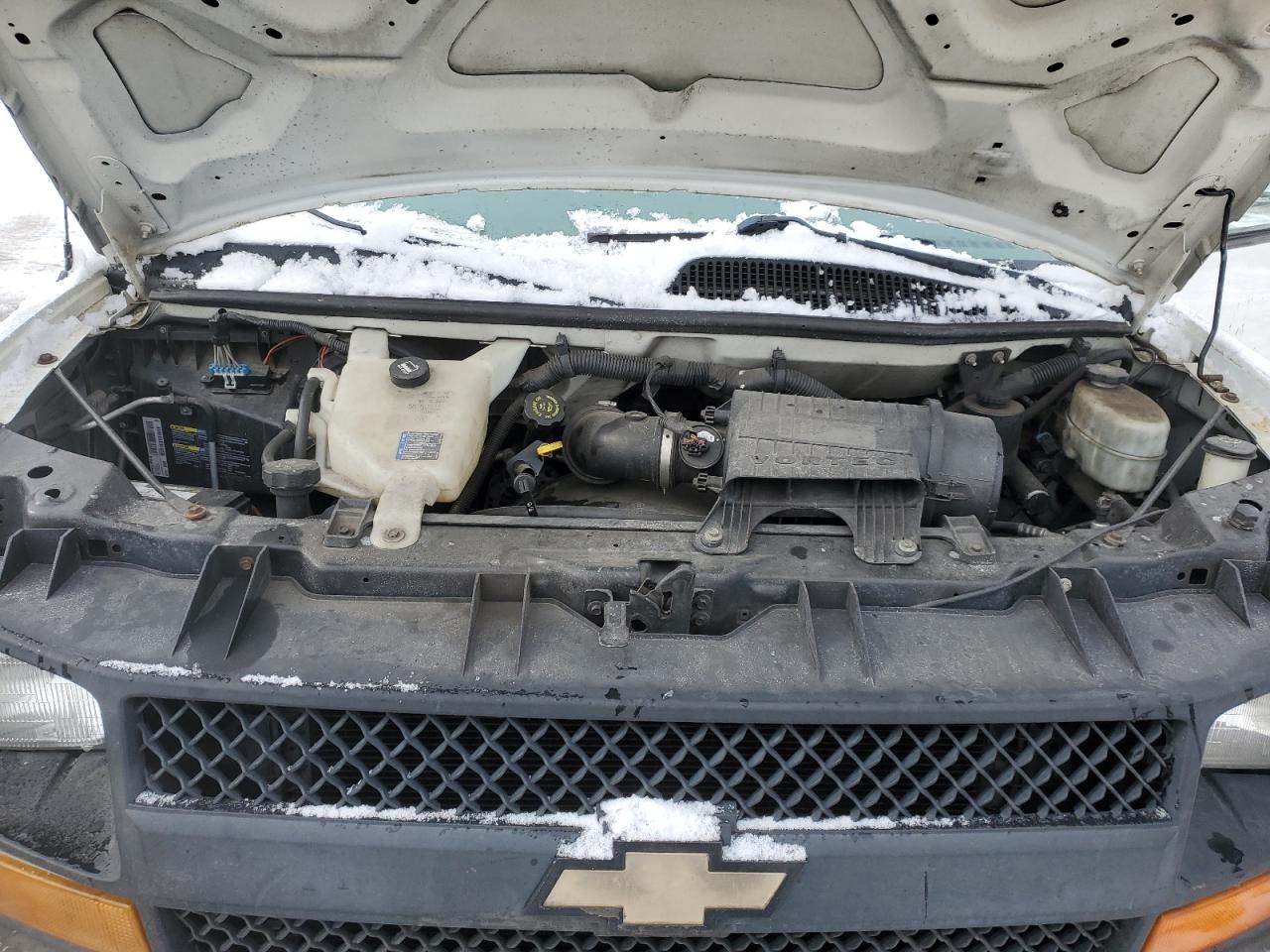 2010 Chevrolet Express - Image 14