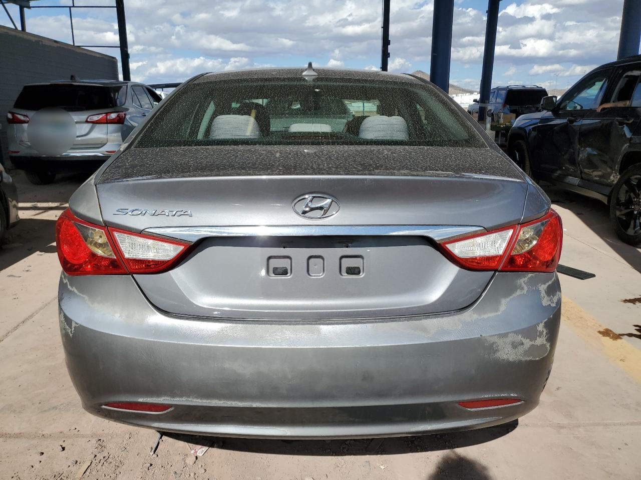 2012 Hyundai Sonata - Image 6
