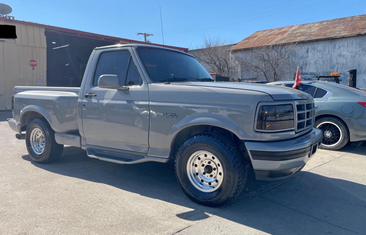 1992 Ford F150  for Sale in Grand Prairie, TX - Minor Dent/Scratches