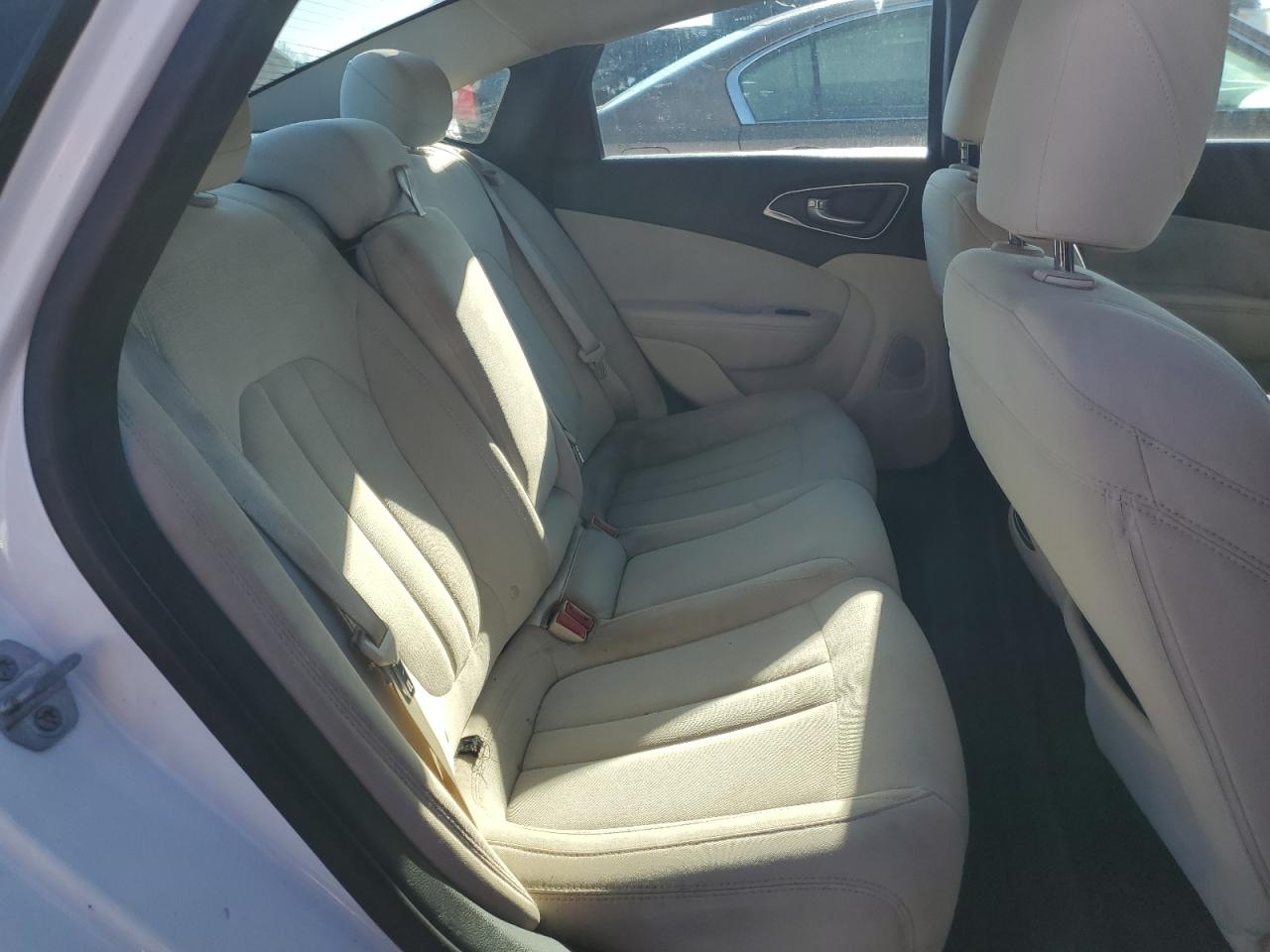 2015 Chrysler 200 - Image 10