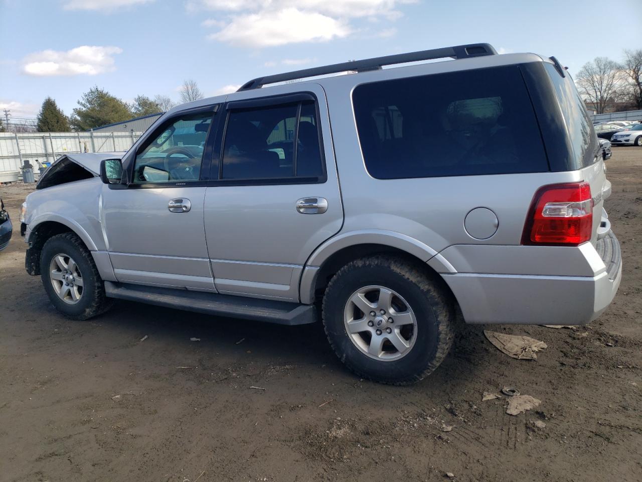 2010 Ford Expedition - Image 2