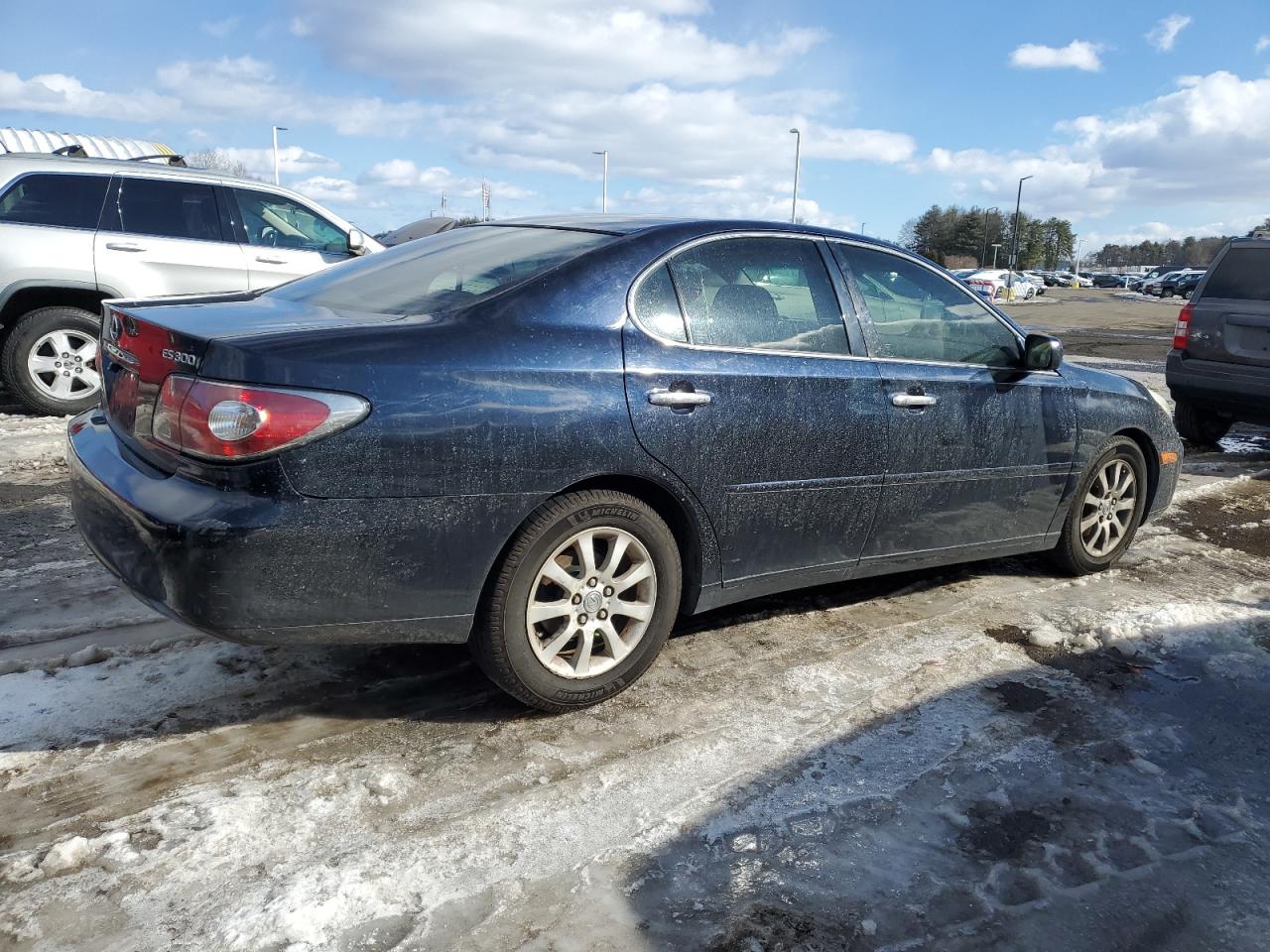 2002 Lexus ES - Image 3