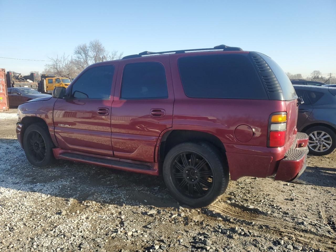 2004 GMC Yukon - Image 2