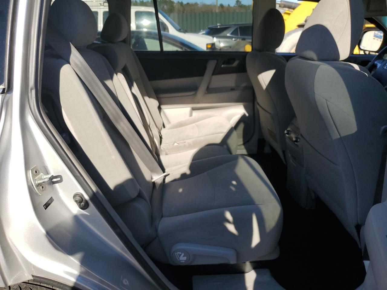 2011 Toyota Highlander - Image 11