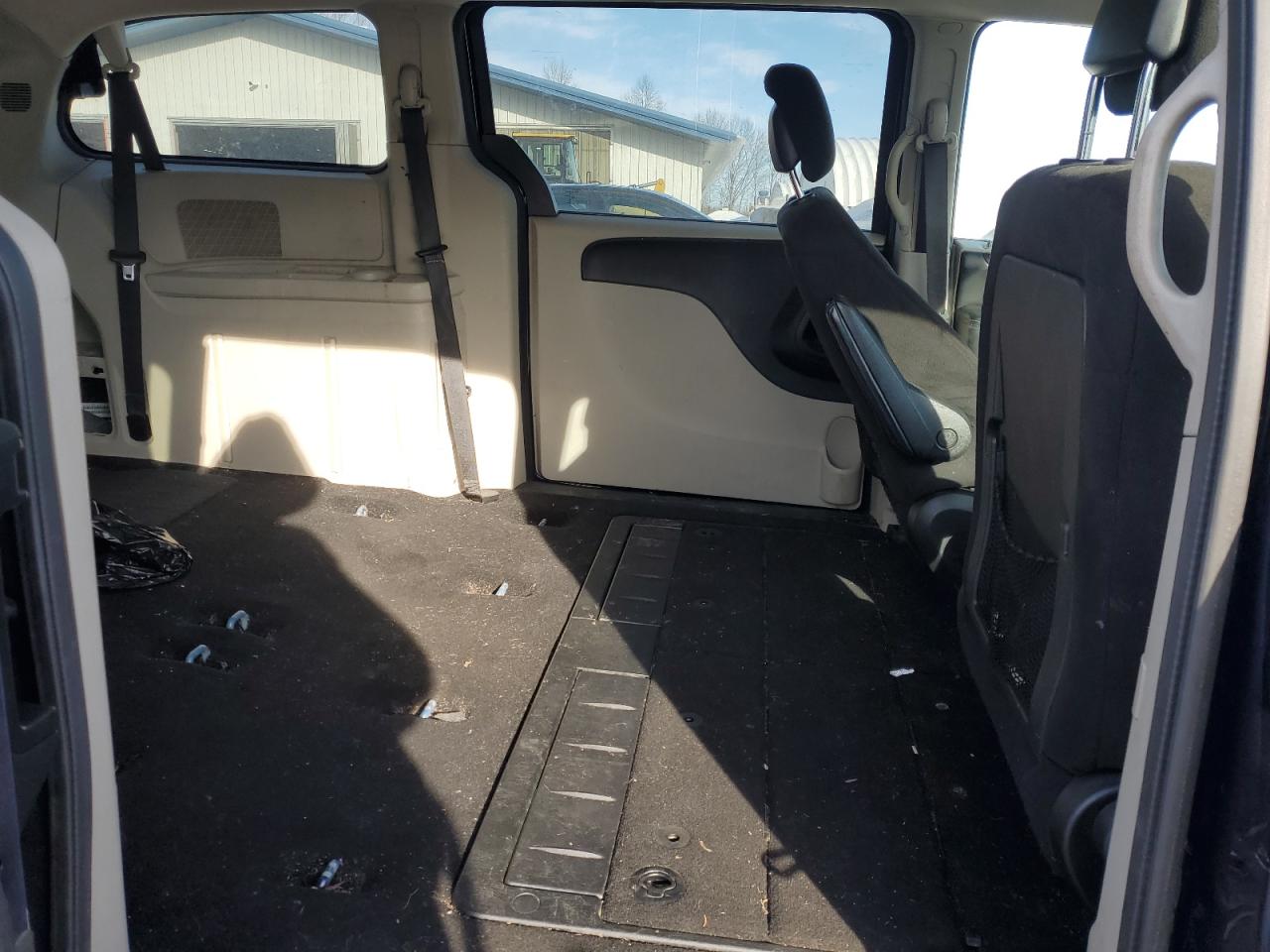 2014 Dodge Caravan - Image 11