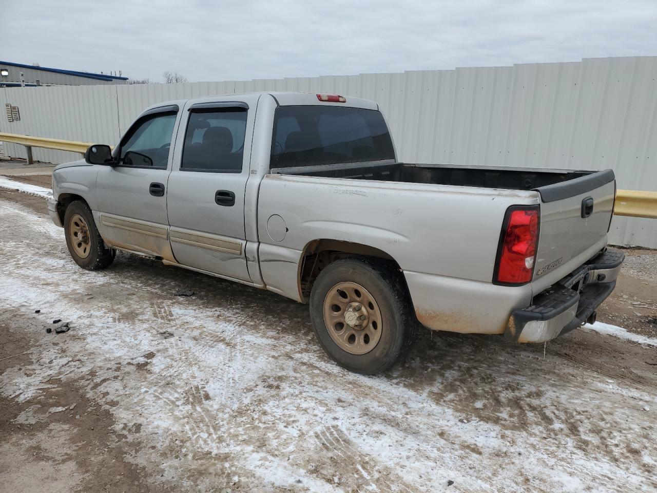 2006 Chevrolet Silverado - Image 2