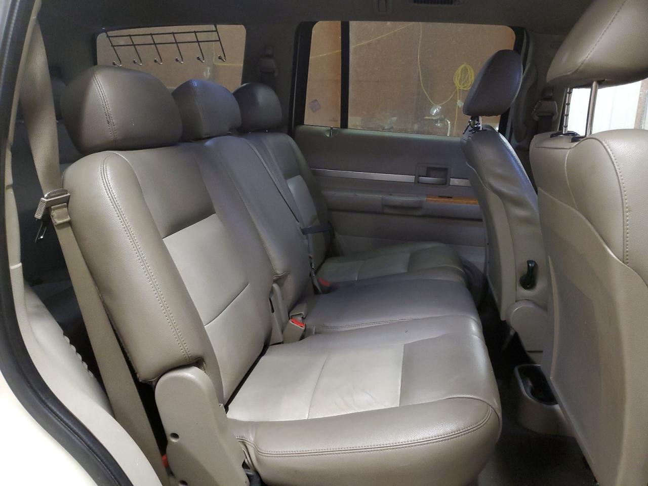 2007 Chrysler Aspen - Image 11