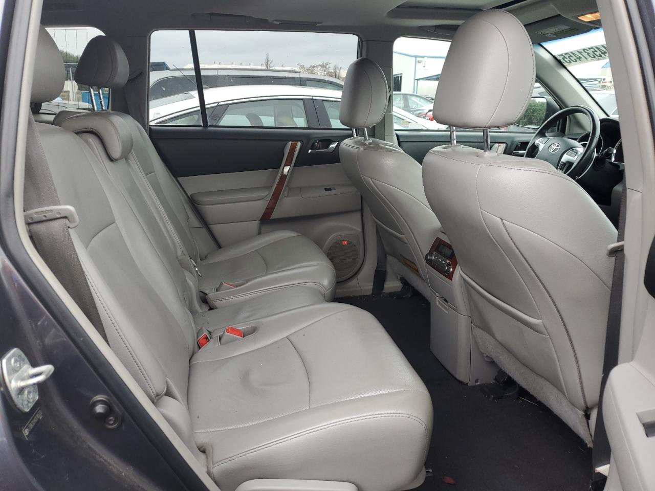 2013 Toyota Highlander - Image 11