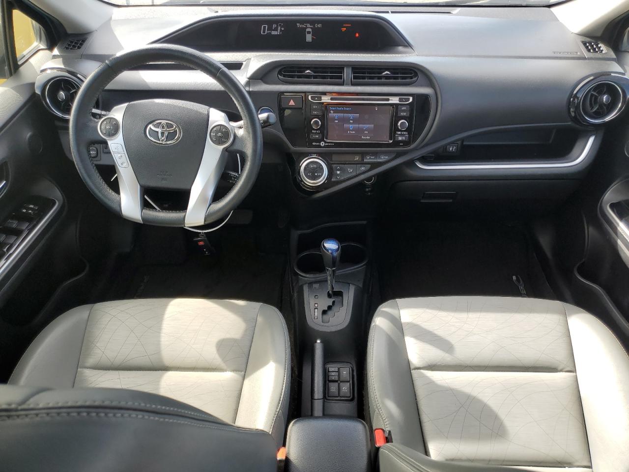 2015 Toyota Prius - Image 8