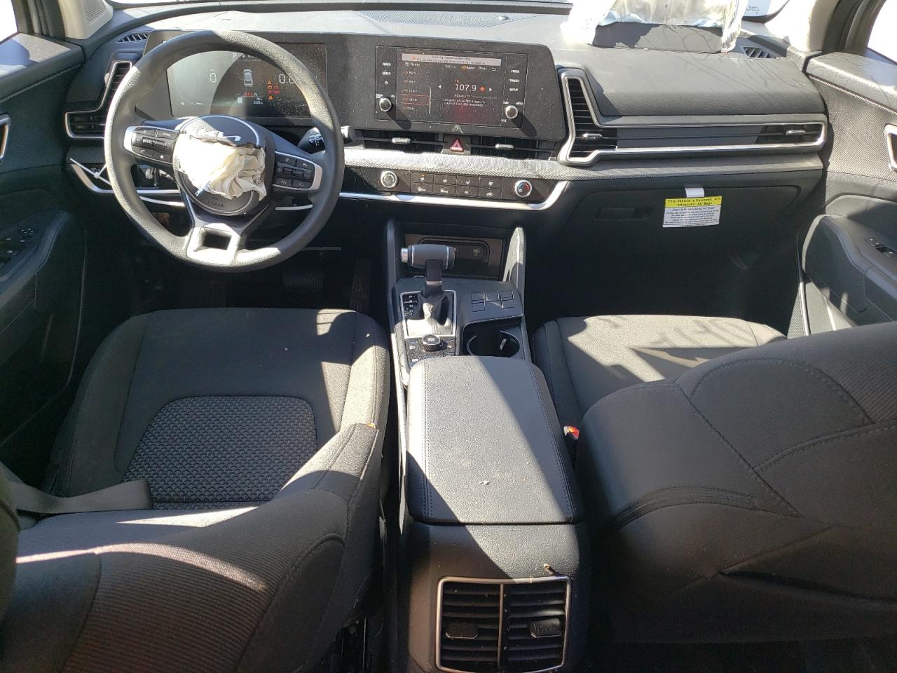 2025 Kia Sportage - Image 8
