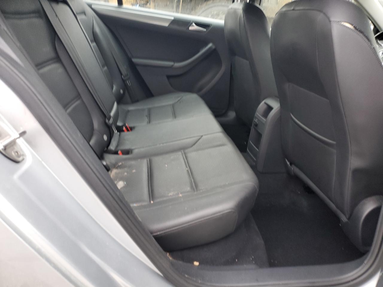 2015 Volkswagen Jetta - Image 10