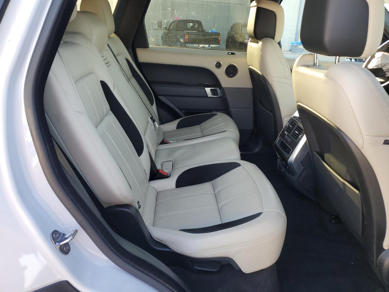2020 Land Rover Range Rover - Image 11