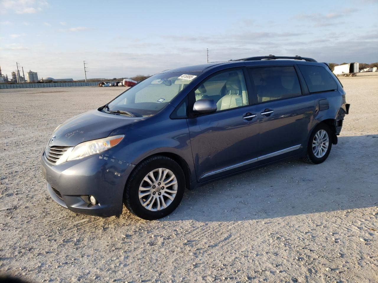 2013 Toyota Sienna - Image 1