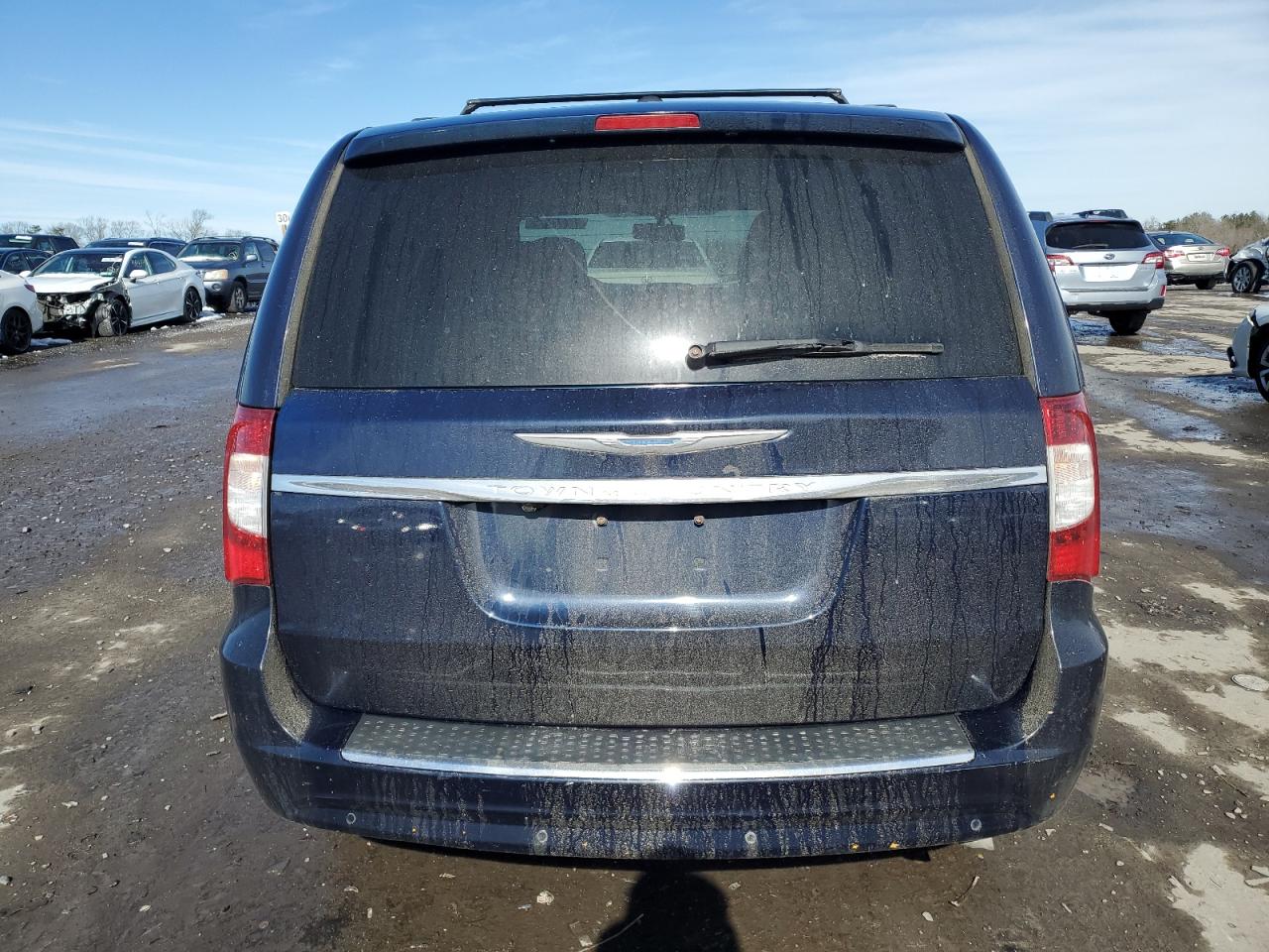 2016 Chrysler Town & Country - Image 6