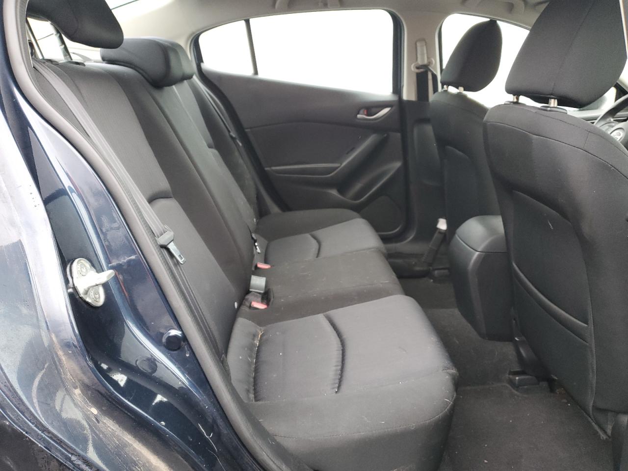 2015 Mazda 3 - Image 10