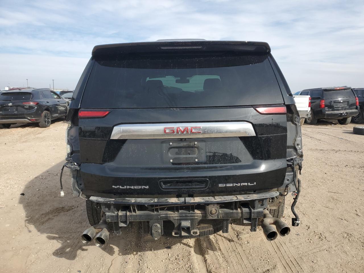 2022 GMC Yukon - Image 6