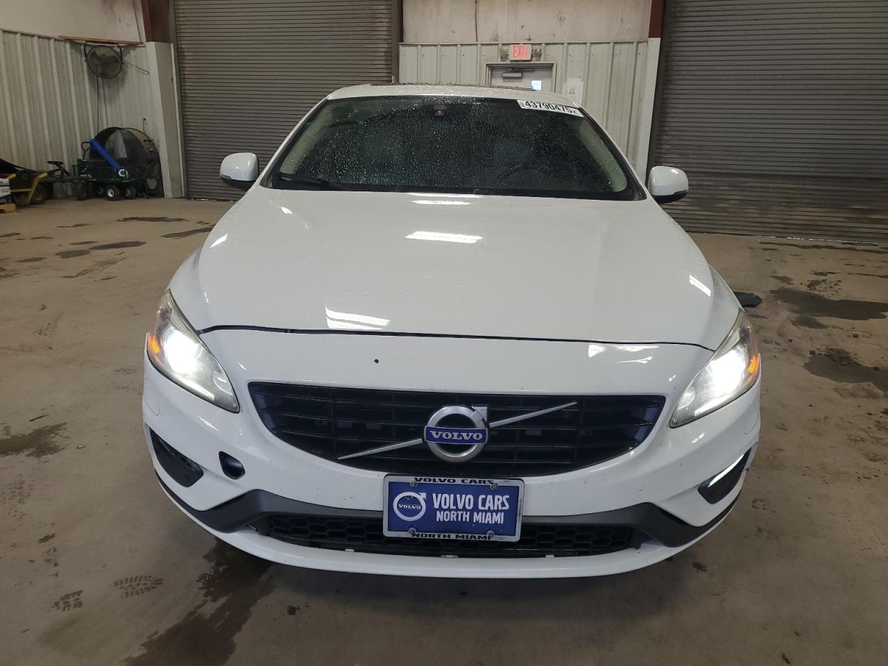 2017 Volvo S60 - Image 5