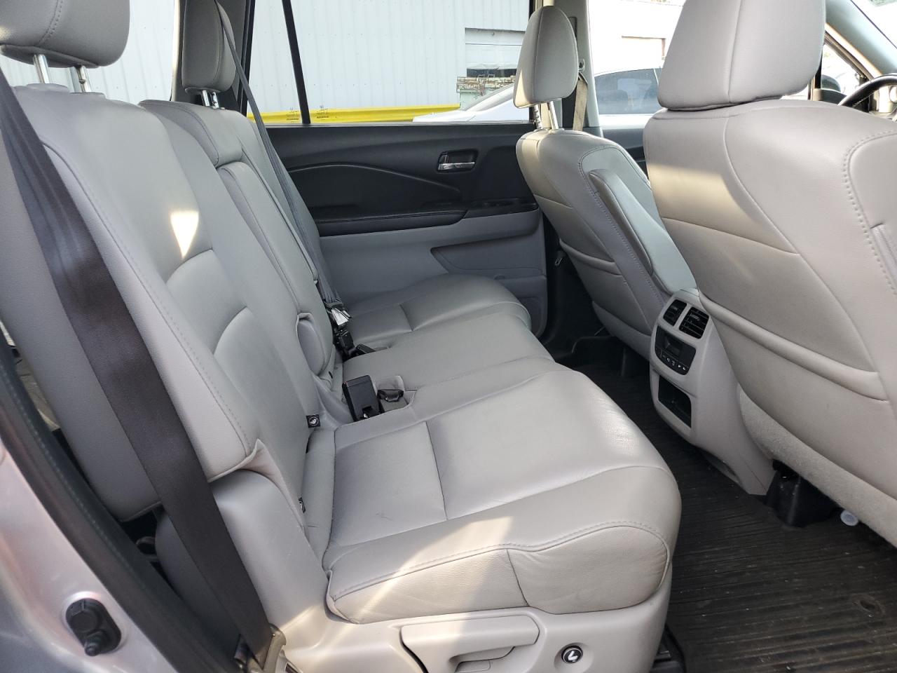 2017 Honda Pilot - Image 11
