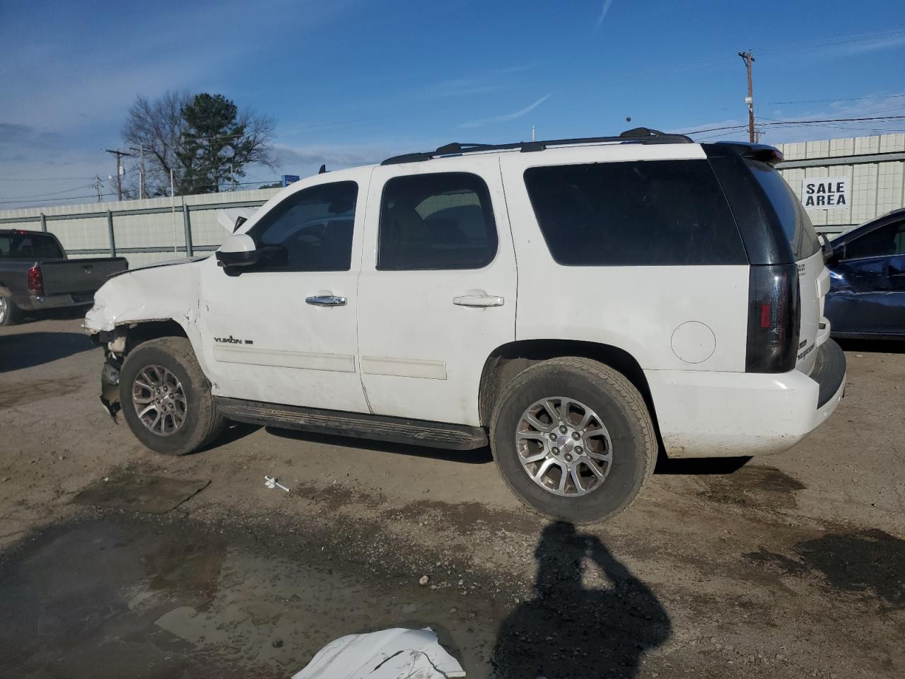 2009 GMC Yukon - Image 2