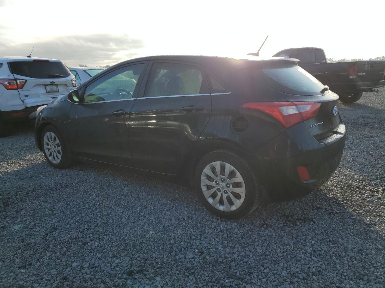 2016 Hyundai Elantra - Image 2