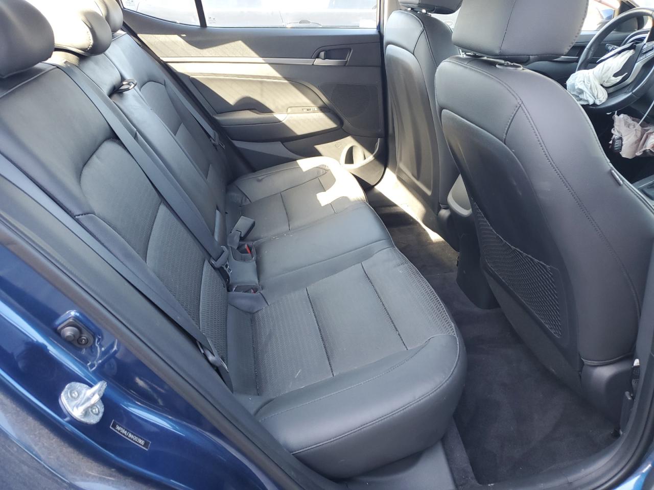 2017 Hyundai Elantra - Image 11