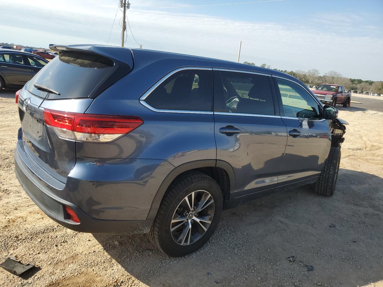 2018 Toyota Highlander - Image 3