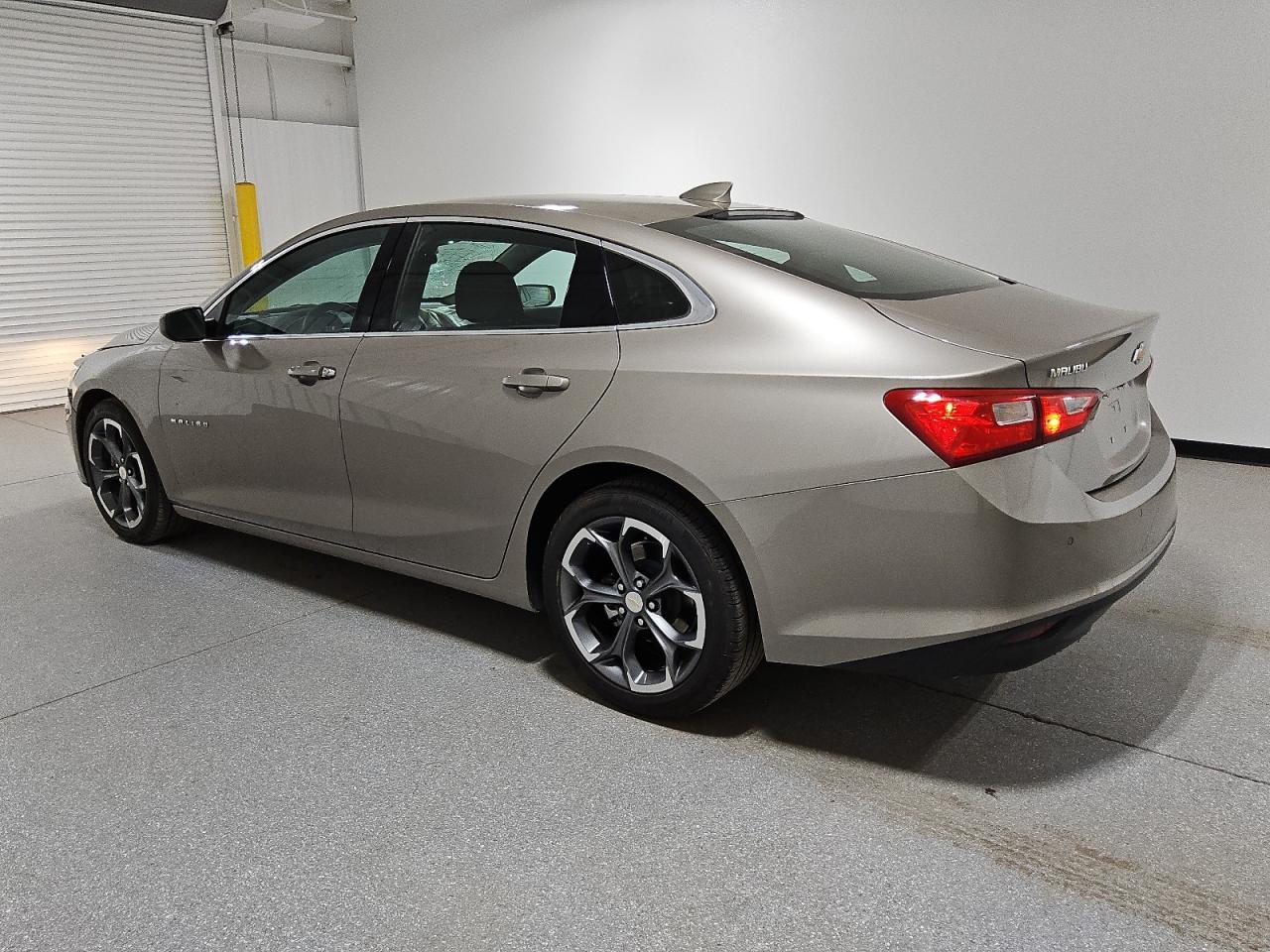 2023 Chevrolet Malibu - Image 2