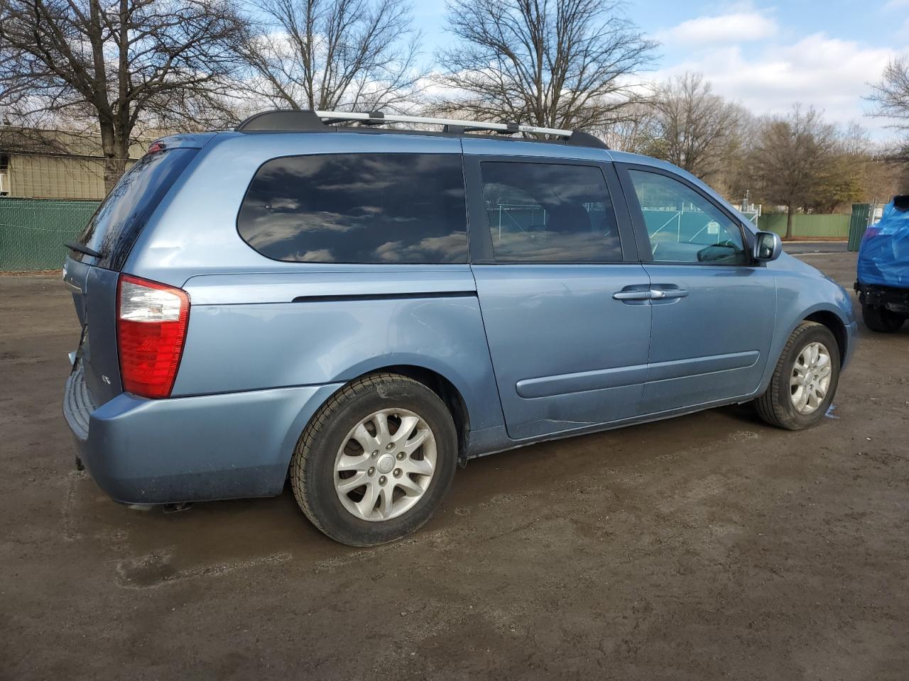 2008 Kia Sedona - Image 3