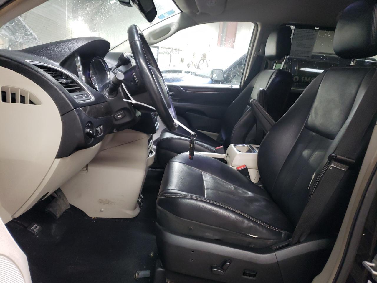 2012 Chrysler Town & Country - Image 7