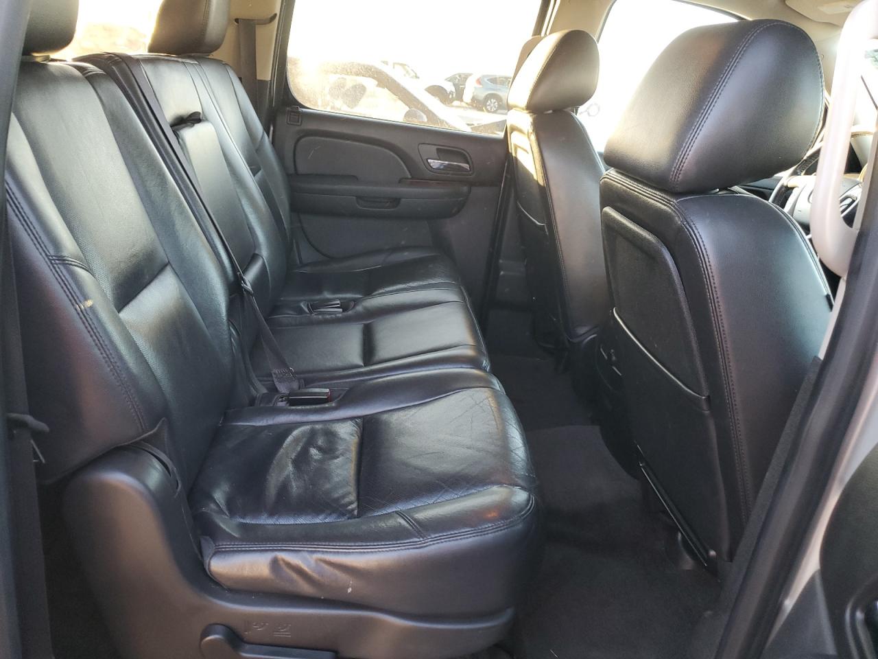 2013 Chevrolet Suburban - Image 11