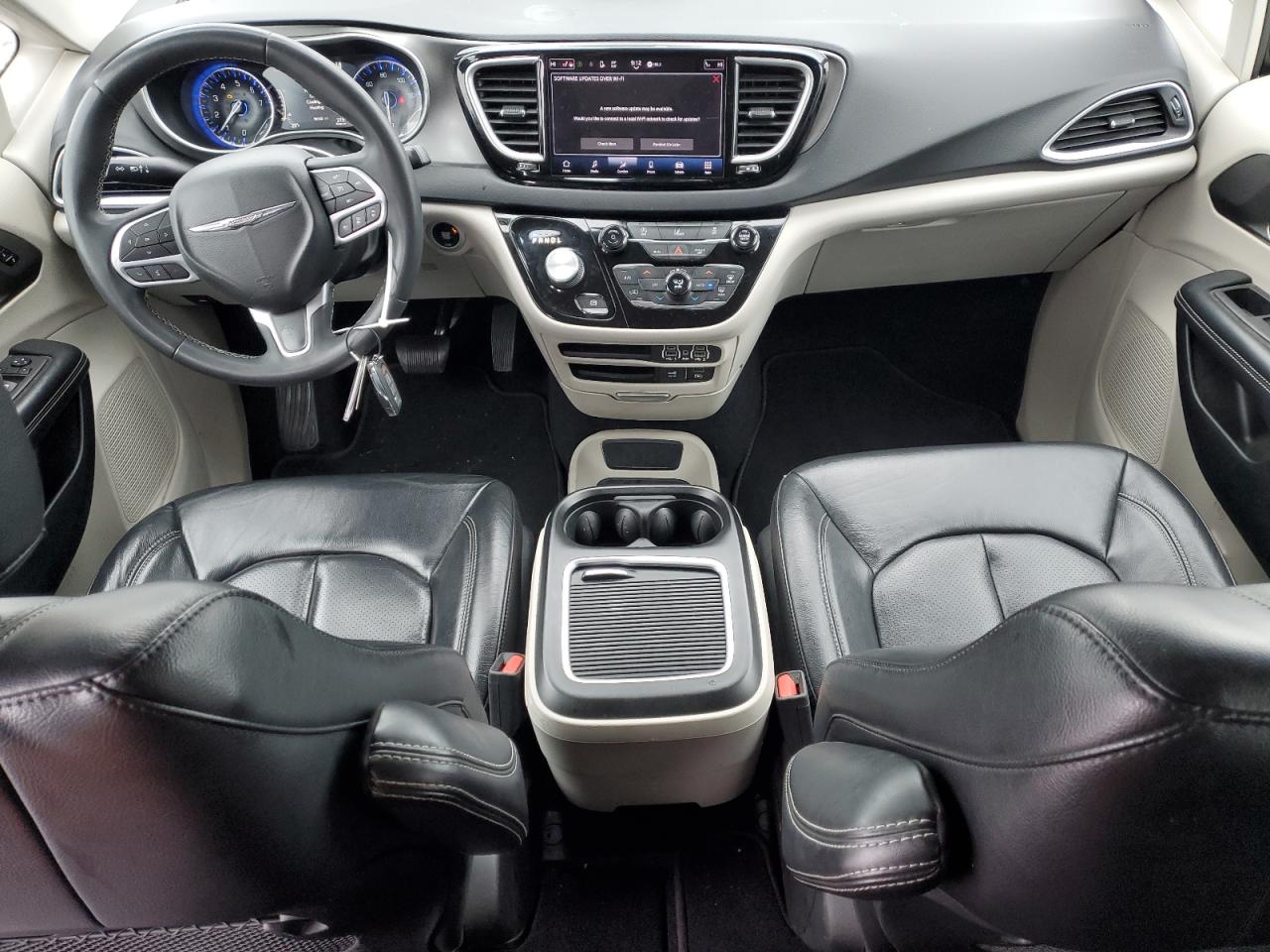2022 Chrysler Pacifica - Image 8