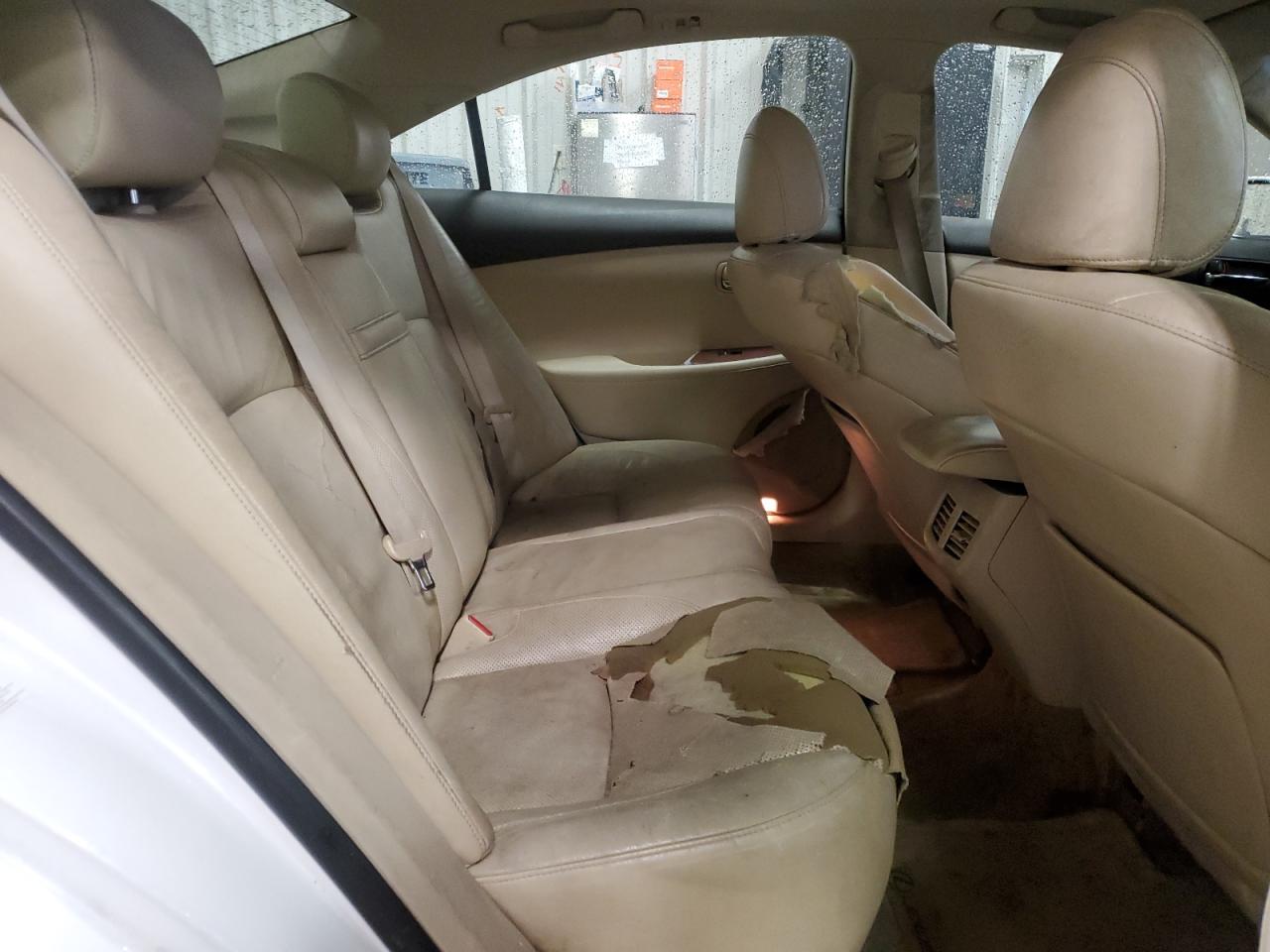 2011 Lexus ES - Image 10