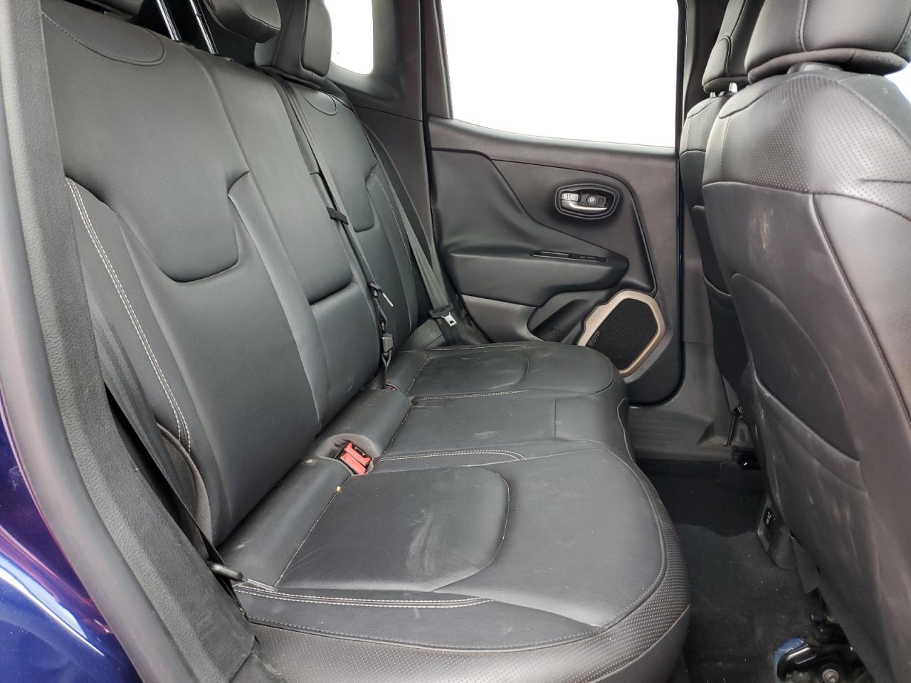 2016 Jeep Renegade - Image 12