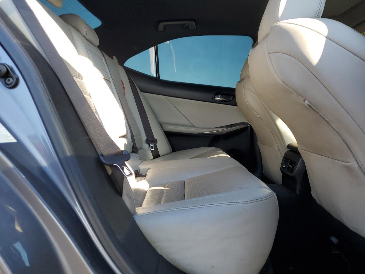 2014 Lexus IS - Image 10