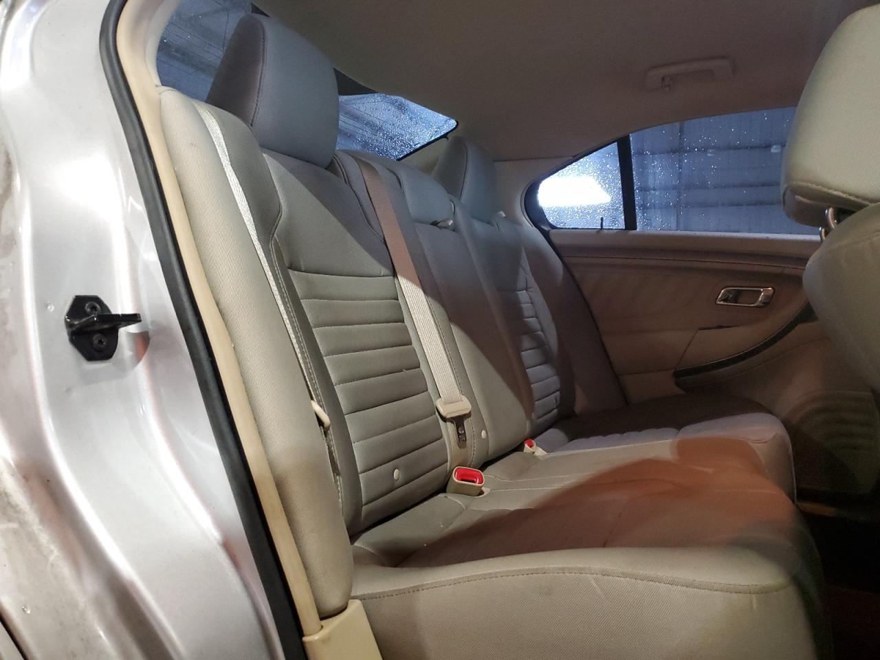 2013 Ford Taurus - Image 10