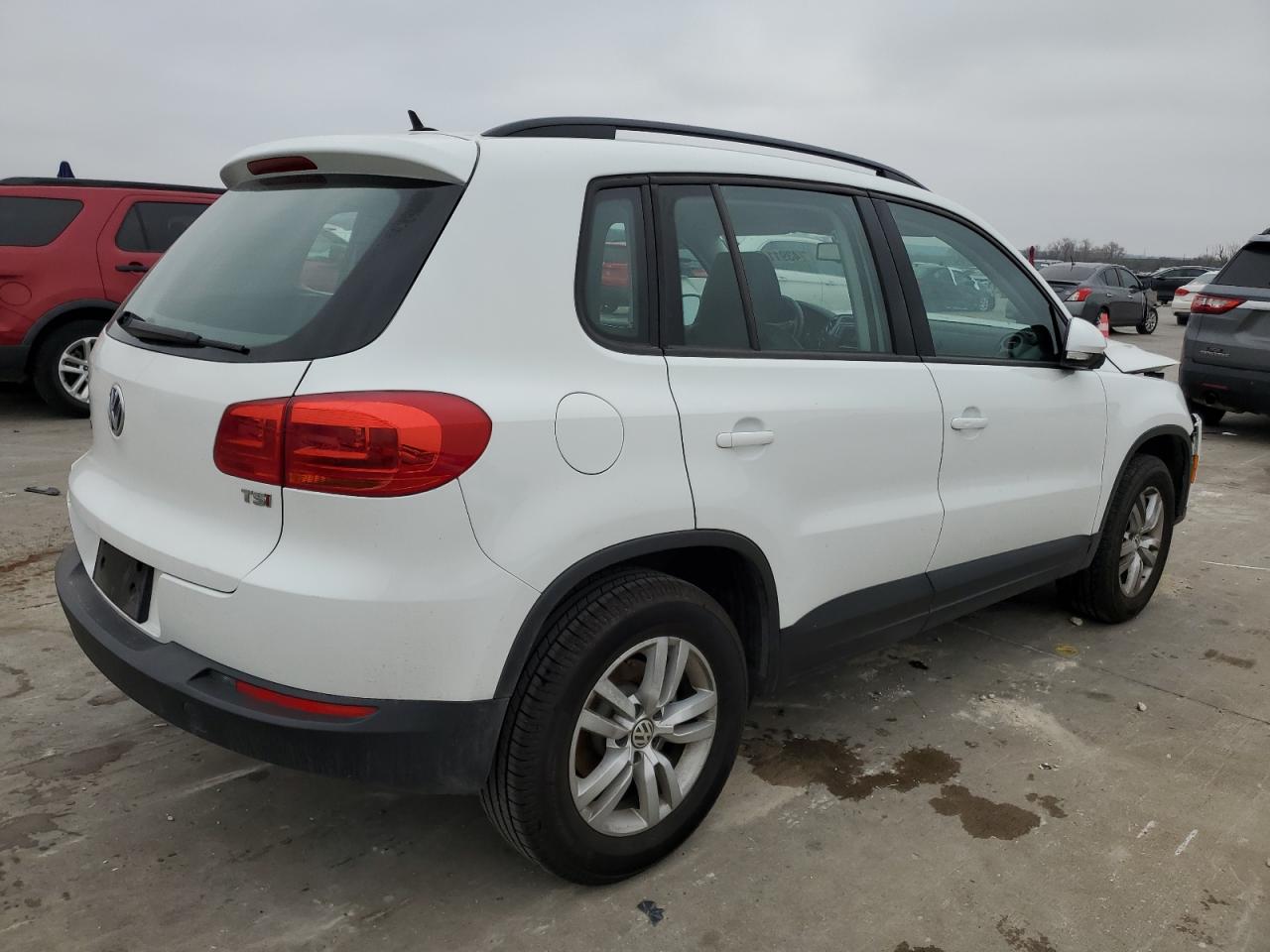 2016 Volkswagen Tiguan - Image 3
