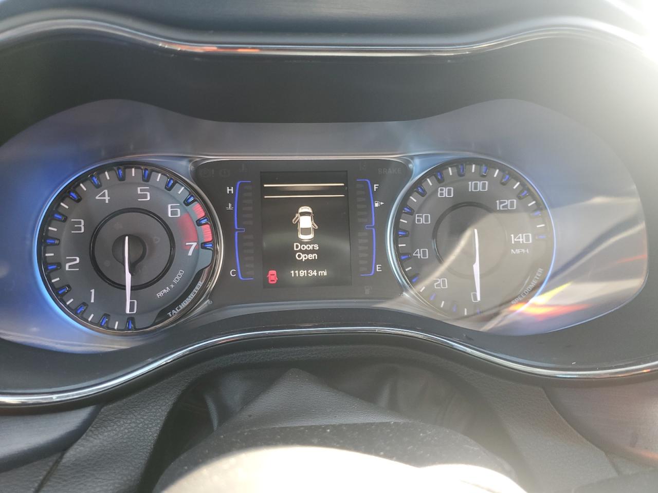 2015 Chrysler 200 - Image 9