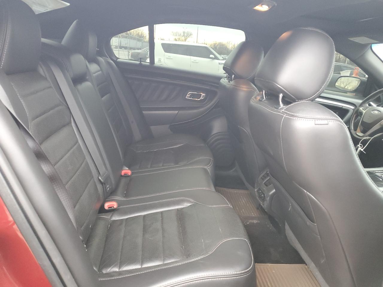 2015 Ford Taurus - Image 10