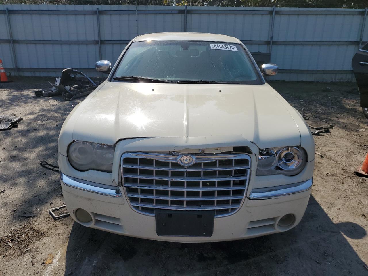 2009 Chrysler 300 - Image 5