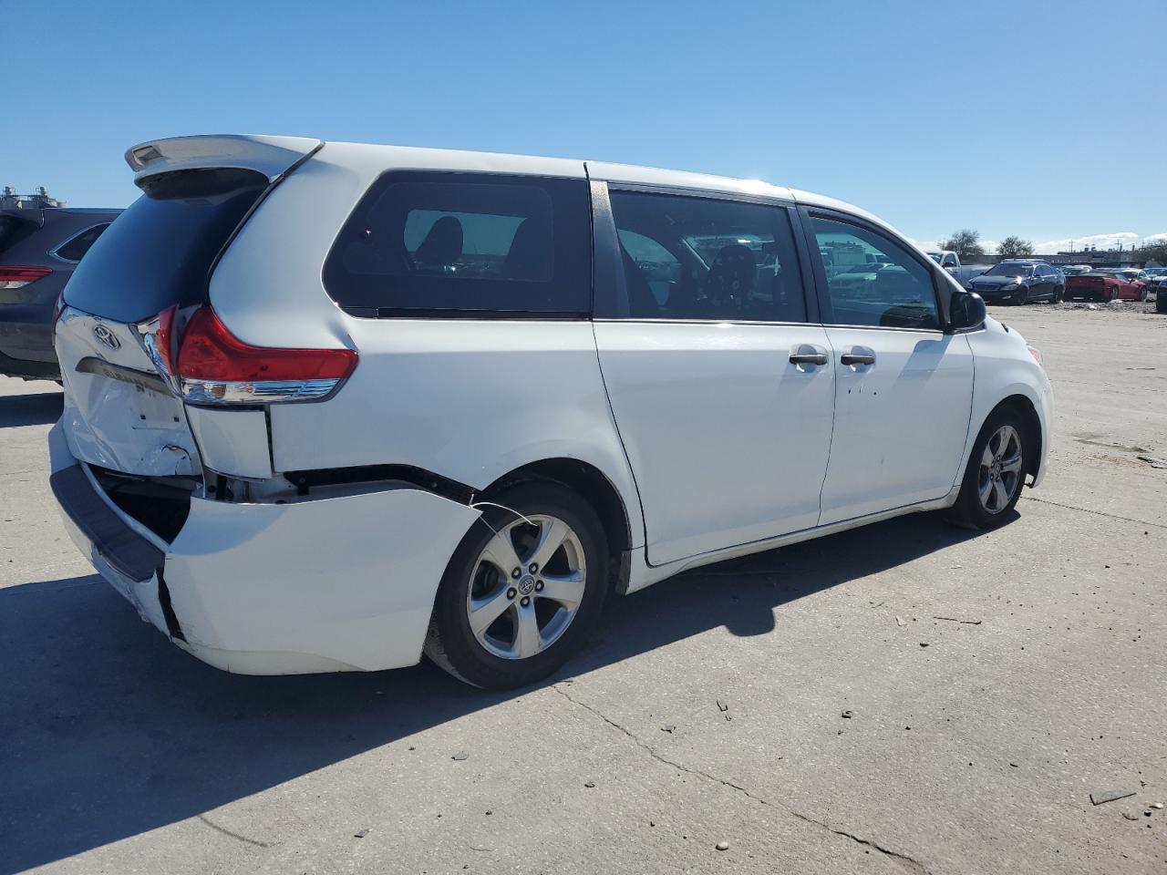 2013 Toyota Sienna - Image 3