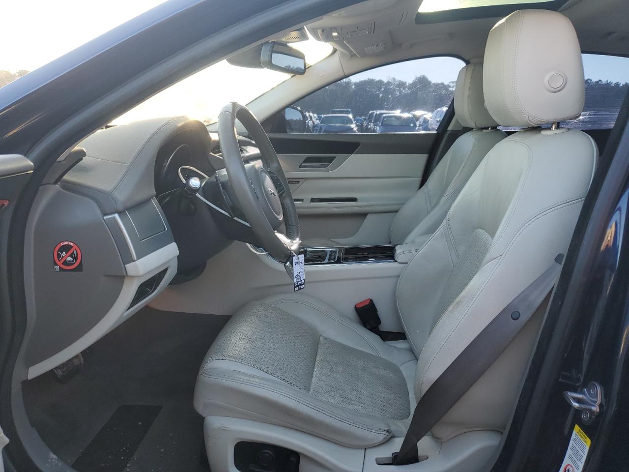 2016 Jaguar XF - Image 7