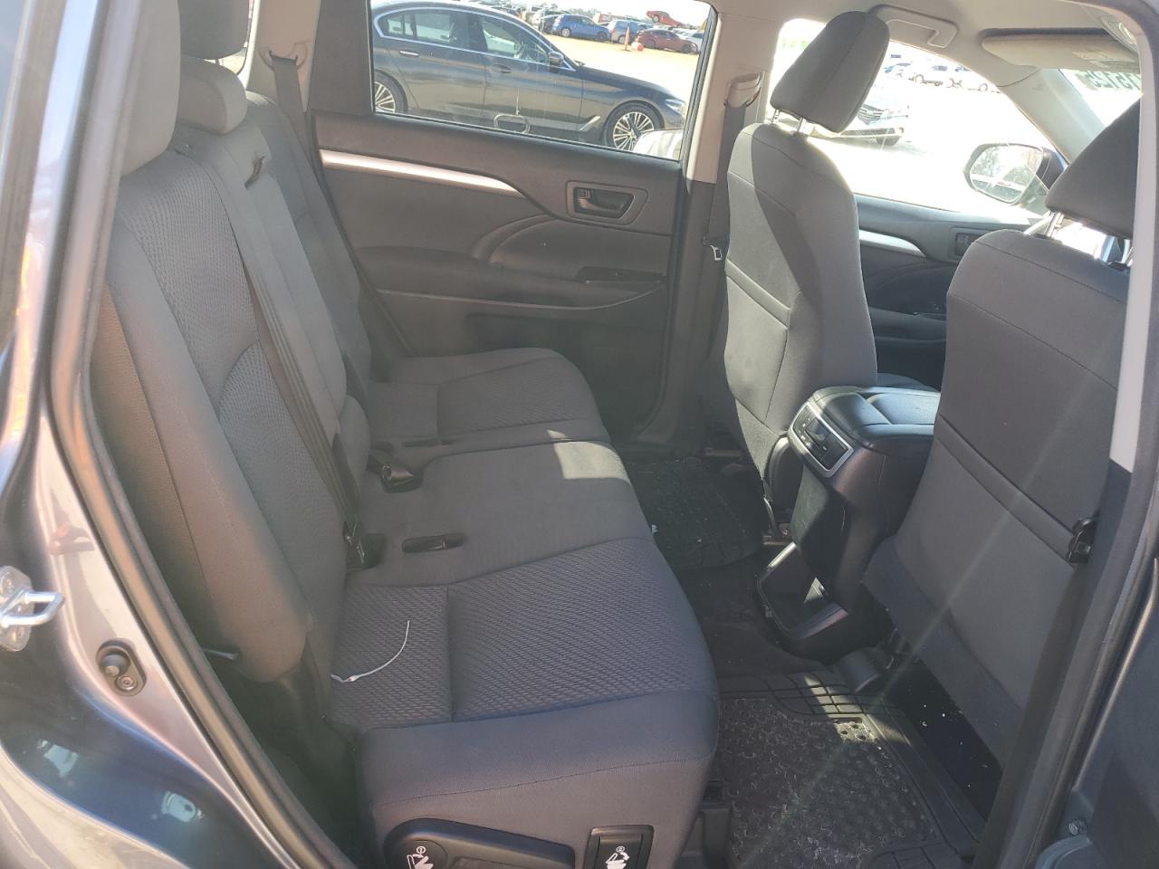 2018 Toyota Highlander - Image 11